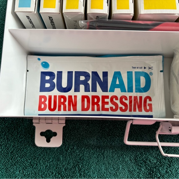 Metal First Aid Kit - Picture 5 of 14